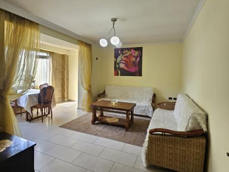 Jepet me Qera: *2+1+2wc* *(📍21 dhjetori - perballë inxhinjerisë së ndërtimit )* - Kt 2 - Pllt. I vjeter  - *600€/Muaj*