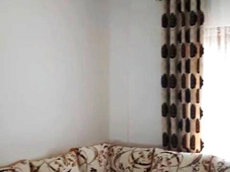 🏠Ne zonen e Siri Kodres,Rr.Gjon Mili jepet me qera kati i II-te i nje vile,2+1,i mobiluar.: 40,000Leke