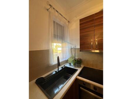 In vendita, Appartamento 1+1 Myslym Shyri, Tirana.