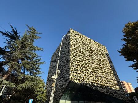 ZYRE ME QERA 305.8 M2 BLLOK 9925 EURO NETO