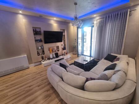 ASTIR, APARTAMENT LUKSOZ 2+1+2 + POST PARKIMI ME QIRA NË "GREEN CITY" REZIDENCË – PREMIUM!