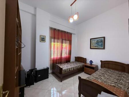 FRESKU, VENDIAMO APPARTAMENTO 2+1+2+ CORTILE
