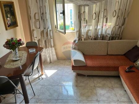 Apartament 2+1 në Qendër, përballë Bankës