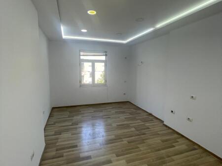 AMBIENT ZYRE ME QERA NE BLLOK