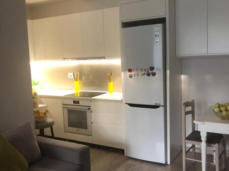 2+1,i mobiluar,te stadiumi dinamo,cmimi 1000 euro i diskutueshem