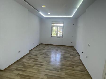 🔥 APARTAMENT ME QIRA – 2+1+1 | PËRBALLË LIBRIT UNIVERSITAR 📍