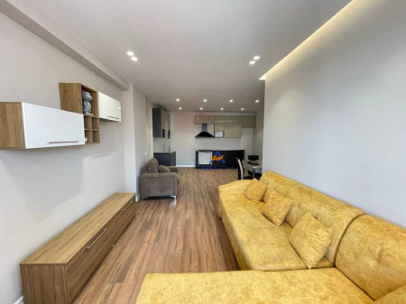 SHITET APARTAMENT 2+1+BALLKON "UNAZA E RE" 150.000 EURO.