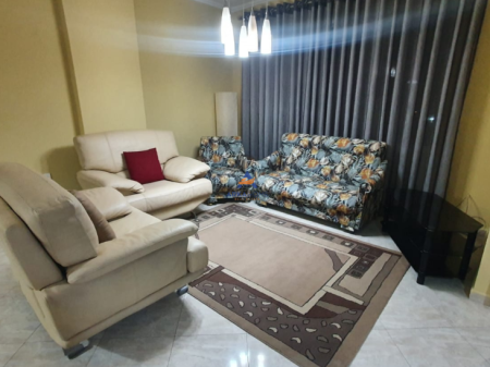 JEPET APARTAMENT ME QERA 3+1+BALLKON "RRUGA FROSINA PLAKU, ISH PARKU" 800 EURO.