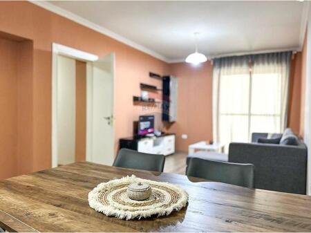 APARTAMENT 2+1 ME QIRA - GARDA, ISH BLLOKU