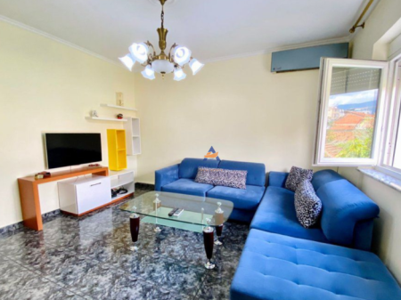 AFFITTASI APPARTAMENTO 2+1+BALCONE "VIA FORTUZI" 700 EURO (PARCHEGGIO INCLUSO).