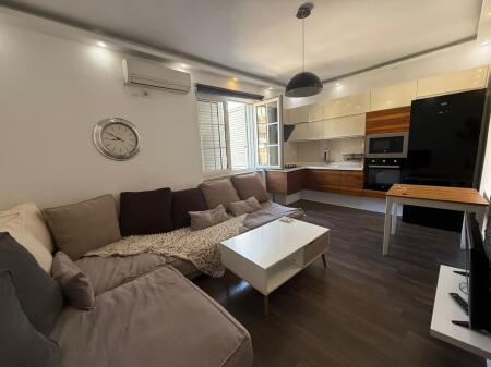 JEPET ME QERA APARTAMENT 2+1 PRANE BULEVARDIT ZOGU I PARE (TEK ARKIVA)