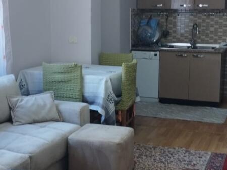 Si dà 3+1, piano villa vicino alla scuola rossa, prezzo 600 euro