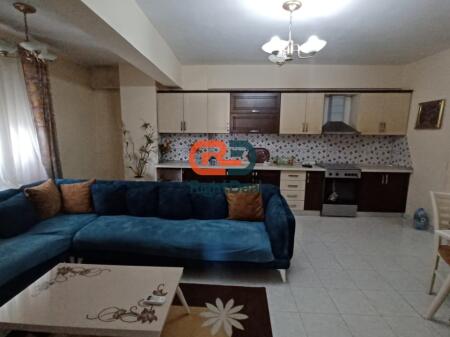 Ne Laprake Tek Pallatet E Arabit , Shitet Apartament 2+1, Me Planimetri Te Rregullt Dhe Hapesira Te Bollshme!