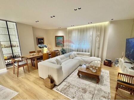 Apartament - Për Qira - Blloku I Ambasadave, Tiranë 2+1+2