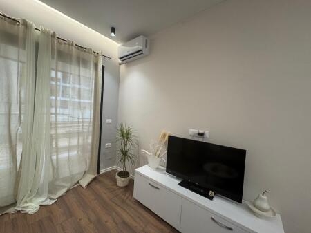 ✨  Jepet Me Qira Afatgjatë  Apartament 1+1, 90m²