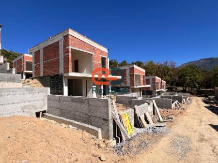 At Green Field Residence in Mullet, Individual Villa for Sale at Clearing Price!