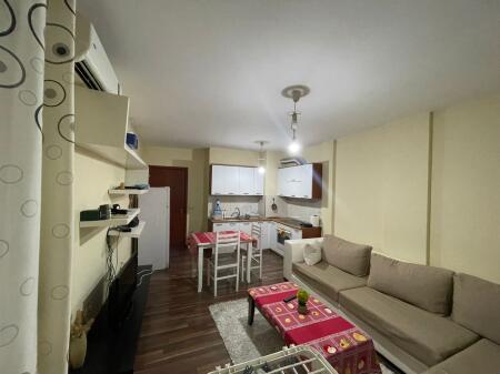 Jepet apartamenti me qera 1+1 te Liqeni i Thate  500 Euro