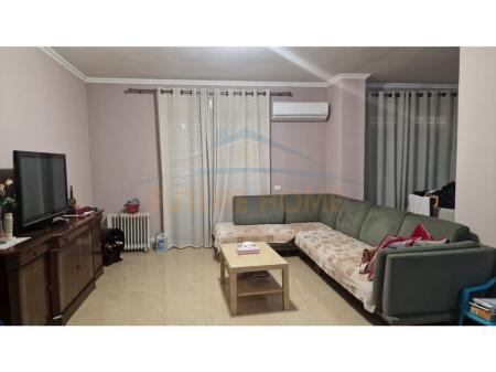In vendita, Appartamento 2+1, vicino alla scuola 4 Deshmoret, Tirana