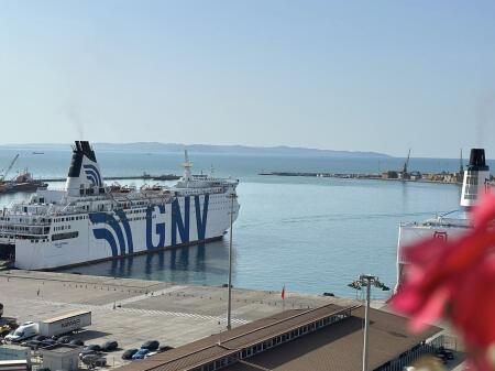 Apart-Hotel modern në shitje me 5 studio të ndara, ideal për turizëm dhe investim afatgjatë.