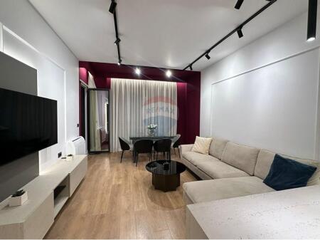 APPARTAMENTO 2+1 E POSTO AUTO - PORCELANA !