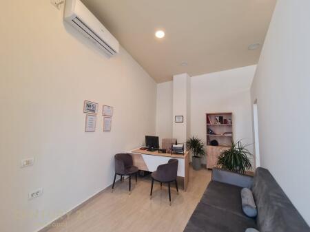 OFFRO IN AFFITTO AMBIENTE PER UFFICI, VICINO ALL'EX ESPOSIZIONE!