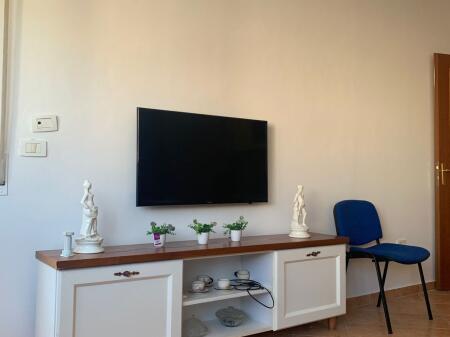 Appartamento in affitto 1+1 presso Komuna e Parisit