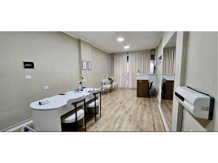 BUSINESS PREMISES FOR SALE, PARIS MUNICIPALITY.
