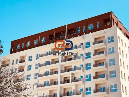 In Lapraka, At Aura Complex, Apartment 2+1 For Sale With Lots Of Light !!!