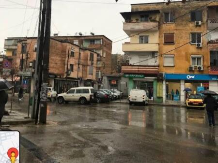 Jepet me qera ambient njesi biznesi/dyqan ne rrugen Mine Peza prane Qendres (ID 42611354)
