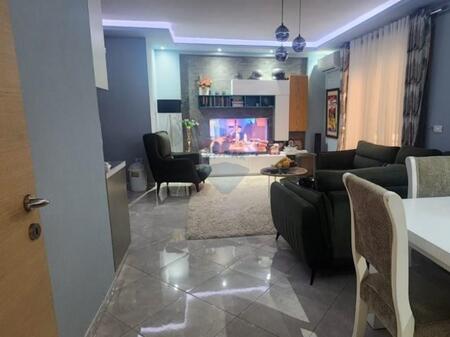 SHITET, APARTAMENT 2+1+2 + POST PARKIMI, FRESKU