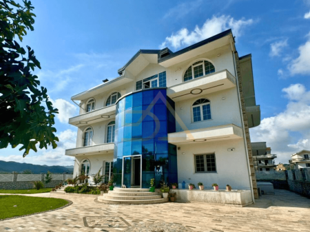 Villa con Terreno in Vendita – Marqinet, Vorë