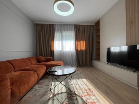 APARTAMENT 1+1 ME POST PARKIMI PER QIRA TEK PAZARI I RI 1,000 € /Muaj