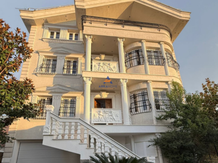 VILË 4-KATËSHE PËR SHITJE “KODRA E PRIFTIT” 900.000 EURO