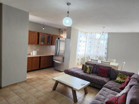 Shitet Apartament 2+1+2 | Rruga Fortuzi, Tiranë