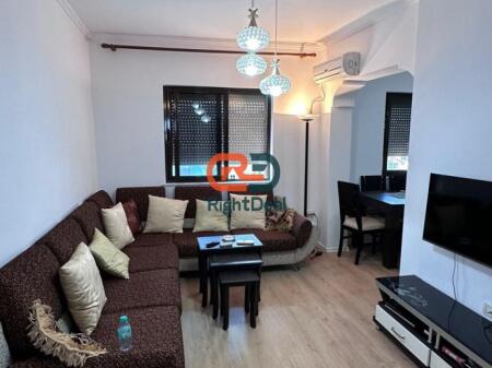 Ne Rrugen Bardhyl, Buze Rruge Kryesore, Shitet Apartament 2+1, me Orientim dhe Vendndodhje Perfekte!