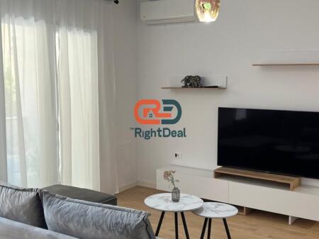 Tek Bulevardi Zogu I Pare, Jepet Me Qira Apartament 2+1, Totalisht I Investuar Dhe I Pa Banuar Me Pare!!