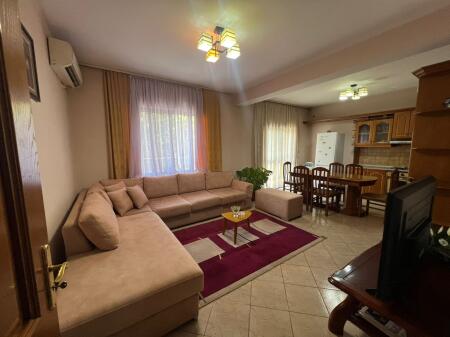 Affittiamo appartamento 2+1 nel Bllok in via Dora D'istria
