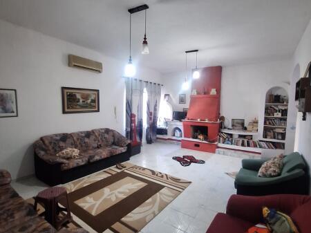 Appartamento 1+1 in affitto Via Vaid Kormaku, collina del Prete, valore 40.000 lek