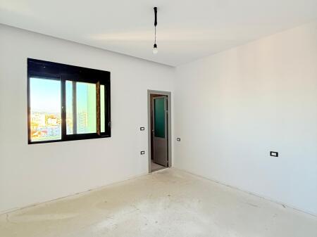 Shitet Penthouse 2+1+2 në Lagjen Kastriot, Fier