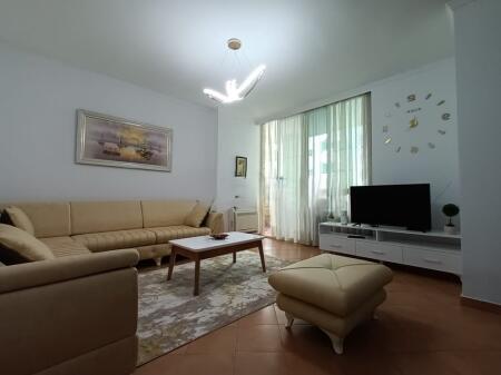Shitet Apartament 2+1+2blk komune Parisit , Rr Tish Daija 225,000 €