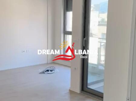 Appartamento 1+1/Ufficio in affitto in via “Dervish Hekali”, vicino alla “Scuola Rossa” – Tirana (ID 42111475)