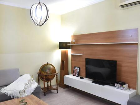 A pochi minuti dalla Medrese, via DIbres, villa arredata su 2 piani in affitto. 700 Euro