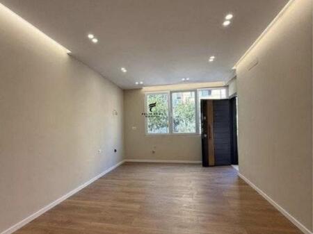 UFFICIO IN AFFITTO 45 M2 VIA ELBASAN 650 EURO