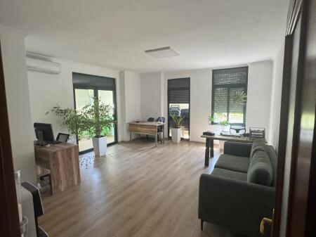 Appartamento in Affitto Ex Esposizione 4° piano residenziale 120 m2 Vista aperta da Lana Affitto: 750 mila leke/mese