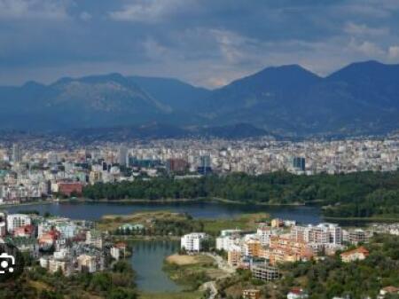 Apartament 3+1 ne shitje ne zonen e liqenit artificial ne afersi te ish Triangolo ne Tirane (ID 4131293)