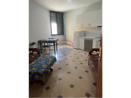 Affittasi appartamento spazioso (2+1), Via Frang Bardhi !
