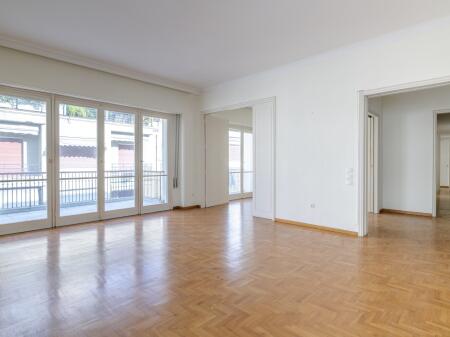 Zyre Me Qera 3+1 Ne Qender (ID BZ22563) Tirane