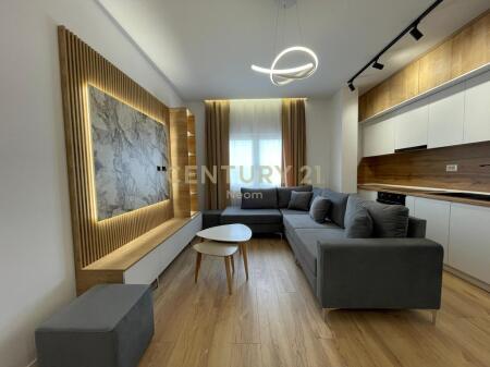 AFFITTASI PIANO DI UNA VILLA A KOMBINAT! 500 € /Mese