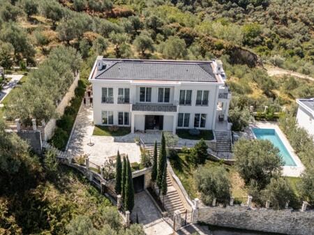 🏡 Villa di Lusso con Piscina Privata in Affitto ‼️