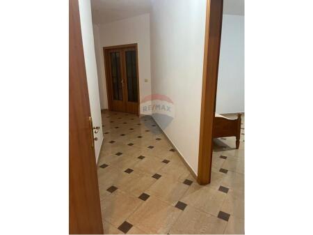 for rent spacious apartment (2+1), Frang Bardhi St.
